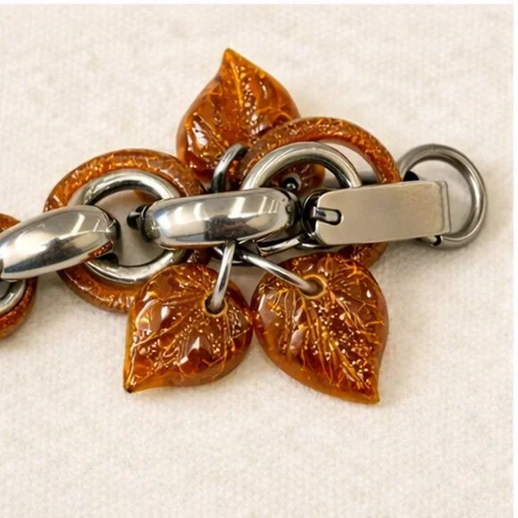 Vintage Lucite Bracelet Amber Glitter Rings Leaf Charms Silver Tone Mid Century - Picture 3 of 4